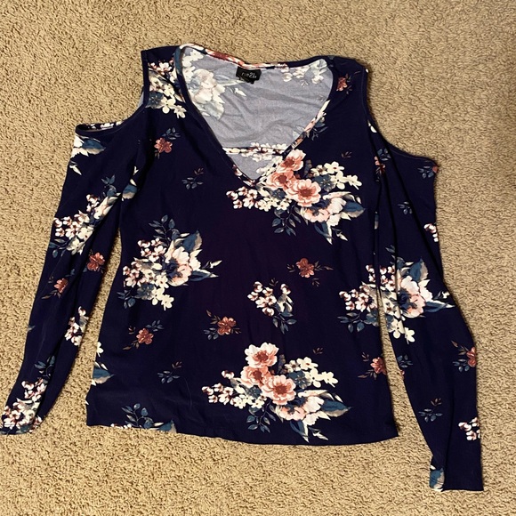 Rue21 floral top - Picture 1 of 4